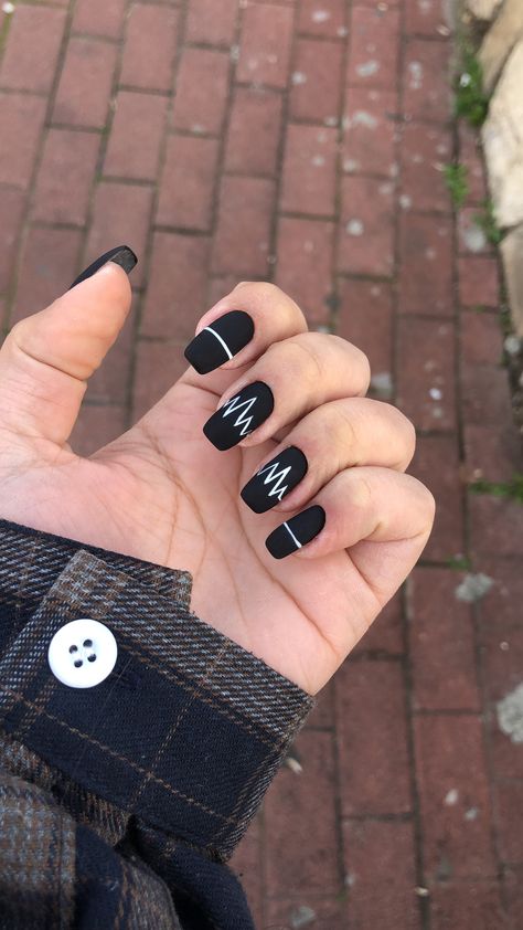 Nails For Tomboys, Monkey Nails, Spooky Nail Designs, Teacher Nails, 5sos Nails, Music Nails, Halloween Nail Art Ideas, Band Nails, Punk Nails