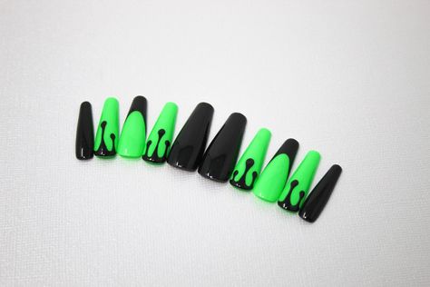 These are Beautiful Black and Neon Green Drip Nails (Inspired by Billie Eilish). The nails come in a kit with glue, nail file, buffer and a cuticle pusher. They are a quick and easy option for a beautiful manicure for any occasion. There are multiple shapes available as picture in photo above. Please use sizing guide above to find out your perfect size. (*SHAPE IN PICTURE IS LONG COFFIN*) PACKAGING: Nails will come packaged in a box. The nail application kit will come in a small pouch. Both will Green Drip Nails, Lime Green Halloween Nails, Bling Nails Black, Lime Green And Black Nails, Black And Neon Green Nails, Coffin Packaging, Nct Nails, Nails Neon Green, Black Slime