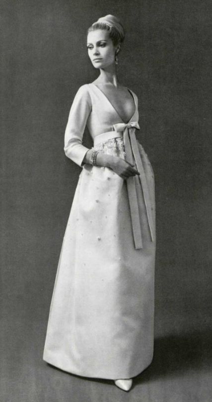 1962 Nina Ricci 1969 Fashion, Givenchy Couture, Photo Hacks, Fashion 1960s, Sixties Fashion, Brocade Dresses, Vintage Gowns, Vintage Couture, Vintage Bride