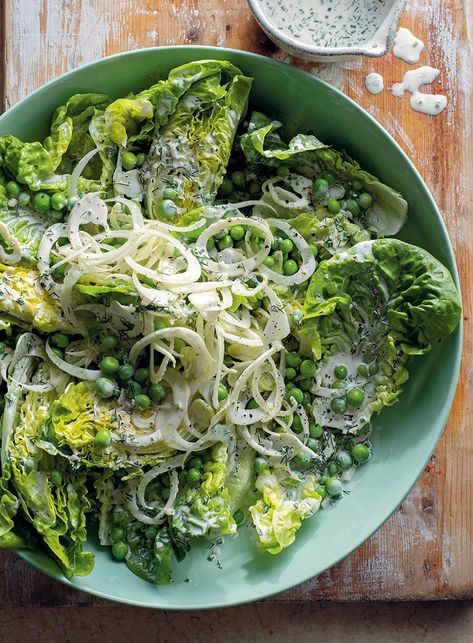 CRISP LEAVES WITH PEAS & BUTTERMILK HERB DRESSING - Cuisine Magazine - From New Zealand to the World Creamy Herb Dressing, Lettuce Salad Recipes, Herb Dressing, Spring Salad Recipes, Wedge Salad, Crunchy Salad, Herb Salad, Salad Leaves, Iceberg Lettuce