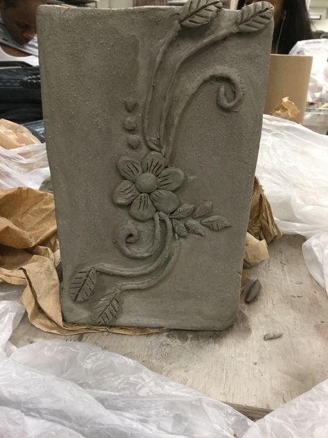 Slab Vessel Ideas, Ceramic Vessels Ideas, Slab Ceramics, Garden Pottery, Clay Art Projects, Ceramics Projects, Ceramics Ideas Pottery, Ceramic Vessel, Hand Painting Art