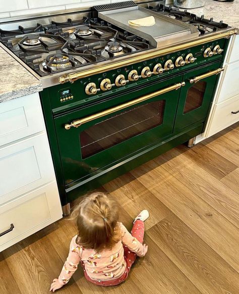 Green Oven Range, Green Kitchen Appliances Aesthetic, Green Range Cooker, Green Oven Kitchen, Dark Green Kitchen Appliances, Colored Stove Kitchen, Pink Stove Range, Colorful Appliances In Kitchen, Green Stove Range