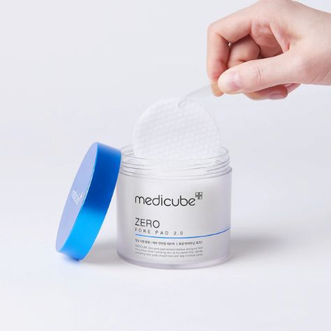 Kiyoko's Notes Say goodbye to enlarged pores, greasy skin, and pesky blackheads and whiteheads Medicube Zero Pore Pads 2.0 are packed with all the best ingredients, like BHAs and AHAs, to gently exfoliate and purify your skin. Plus, with calming centella asiatica extract and hydrating hyaluronic acid, your skin will feel refreshed and balanced. Get ready for smoother, clearer, more radiant skin with regular use. Suitable for all skin types, use these pads daily for optimal results. Experience a Aha And Bha, Toner Pads, Greasy Skin, Smaller Pores, Lip Scrubs, Lots Of Makeup, Vitis Vinifera, Cream Concealer, Lavandula Angustifolia