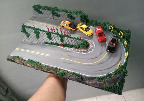 Hot Wheels Garage Diy, Hotwheels Diorama Diy, Diorama Ideas Hotwheels, Hot Wheel Dioramas, Hotwheels Diorama Printable, Hot Wheels Diorama, Diorama Parking, Hot Wheels Cars Display, Matchbox Cars Display