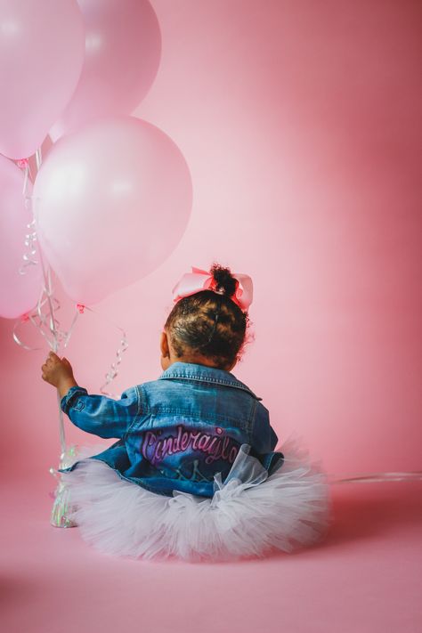 Toddler Photoshoot Ideas, Mommy Daughter Photography, Mommy Daughter Photoshoot, Mommy Daughter Photos, Baby Birthday Photoshoot, Mommy And Baby Pictures, Toddler Photoshoot, 1st Birthday Photoshoot, Cute Black Babies