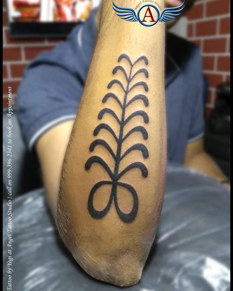 Angel Tattoo Studio  "Fern"Symbol tattoo design Aya "fern" symbol of endurance and resourcefulness The fern is a hardy plant that can grow in difficult places. "An individual who wears this symbol suggests that he has endured many adversities and outlasted much difficulty."  #symboltattoo #africansymboltattoo #endurancetattoo #resourcefulnesstattoo #meaningfulltattoo #forearmtattoo #tattoo #Indoretattoo #indoretattooartist #angeltattoostudio Aya Fern Tattoo, Endurance Symbol, Fern Symbol, Fern Tattoo Design, Adinkra Tattoo, Fern Tattoo, L Tattoo, African Symbols, Symbol Tattoo