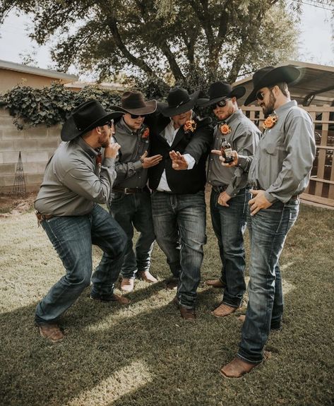 Fall Wedding Guy Outfit, Western Wedding Outfits Groomsmen, Groomsman Cowboy Attire, Wedding With Jeans Groomsmen, Western Wedding Officiant Outfit, Casual Mens Wedding Attire Groom, Groomsmen Wearing Jeans, Laid Back Groomsmen Attire, Boho Groomsmen Attire Jeans