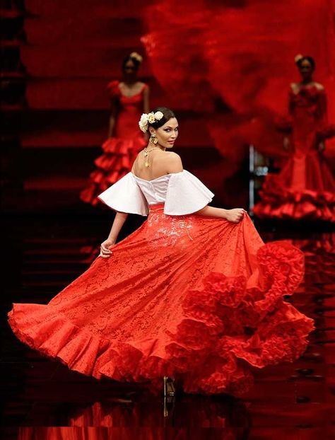 Spain Traditional Dress, Spanish Dress Flamenco, Traditional Spanish Dress, Spanish Style Clothing, Spanish Style Dress, Flamenco Fashion, Spanish Outfits, Spanish Clothing, Spain Culture