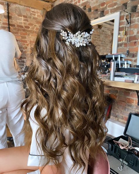 20 Inch Hair, Brides Hair, London Bride, Curls For Long Hair, Bride Hair, Wedding Vibes, Crimping, Bride Hairstyles, Curled Hairstyles