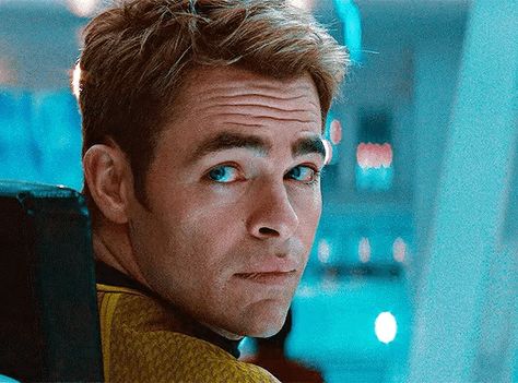 Captain Kirk Chris Pine, Star Trek Chris Pine, Cris Pine, Chris Pine Movies, Star Trek Gif, James Kirk, Jim Kirk, Film Star Trek, Spock And Kirk