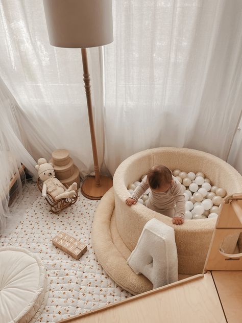 Foam Playground, Ball Pit Kids, Foam Ball Pit, Ball Pit For Toddlers, Luxury Baby Room, Temple House, Kids Ball Pit, Baby Ball Pit, Ball Pit Balls