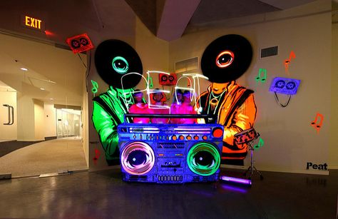 stenSOUL DJ booth - NEON! | see video from the show here...a… | Flickr 80s Party Decorations, Dj Stand, Hip Hop Dj, Dj Room, 90s Theme Party, Dj Sound, 80s Theme Party, Dj Setup, Dj Booth