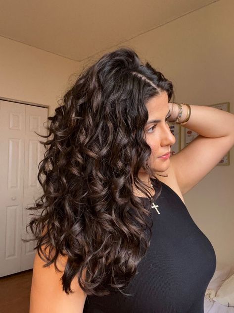 2c Hair Balayage, Healthy Wavy Curly Hair Aesthetic, 2c 3b Curly Hair, 2c Curls Hairstyles, Long Loose Curly Hair, 2c Hair Short, Type 2c Curly Hair, Curly Hair Cuts 2c, Short 2b Hair