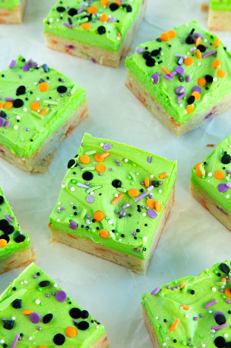 Halloween Sugar Cookie Bars Halloween Sugar Cookie Cheesecake, Halloween Cookie Sandwiches, Slice And Bake Halloween Cookies, Halloween Cookie Bars Recipes, Sugar Cookie Recipe Halloween, Cake Mix Halloween Cookies, Halloween Dump Cake, Halloween Cookie Bars, Halloween Blondies