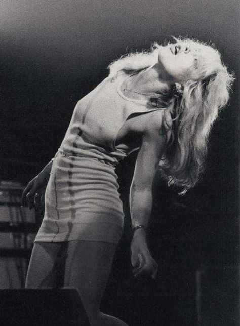 Debbie Harry 70s, Clem Burke, Edie Sedgwick, Deborah Harry, Rockstar Aesthetic, Pat Benatar, Blondie Debbie Harry, Women Of Rock, Female Musicians