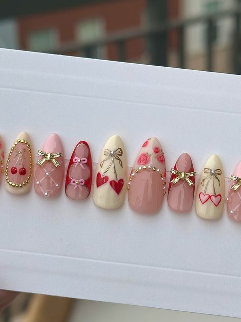 Pink and red coquette nails valentines nails Simple Drawings On Nails, Read Heart Nails, Red Pink Nails Design, Red Cute Nails, Red Coquette Nails, Red Rose Nails, Pink Rose Nails, Rosé Nails, Red Pink Nails