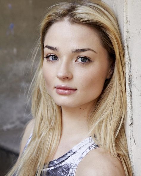 Emma Rigby Steampunk Hairstyles, The Red Queen, Emma Rigby, Face Style, Red Queen, Hollywood Celebrities, Once Upon A Time, Beauty Women, Blonde Hair