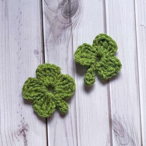 4 Leaf Clover Crochet, Crochet Four Leaf Clover Free Pattern, Crochet Four Leaf Clover, Clover Crochet Pattern, Christmas Scarf Pattern, Clover Crochet, Three Leaf Clover, Super Chunky Yarn, Christmas Scarf