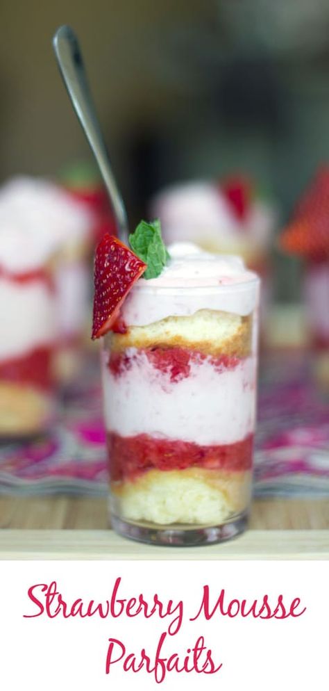 Strawberry Parfaits, Strawberry Mouse, Strawberry Parfait, Parfait Cups, Parfait Desserts, Strawberry Mousse, Parfait Recipes, Small Desserts, Mousse Recipes