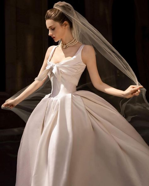 Vivienne Westwood Wedding Dress Vintage, Vivienne Westwood 2022, Vivienne Westwood Bridal, Vivienne Westwood Wedding Dress, Vivienne Westwood Wedding, Vivienne Westwood Dress, Plain Wedding Dress, Satin Wedding Gown, The Vivienne