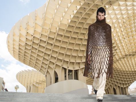 Gallery of Does Form Follow Fashion? Viktoria Lytra's Montages Keep Iconic Architecture In Vogue - 13 Fashion Inspired By Architecture, Architecture Textiles, Architecture Inspired Fashion, Structural Architecture, Architecture Fashion Design, Metropol Parasol, Architect Fashion, زها حديد, Mood Palette