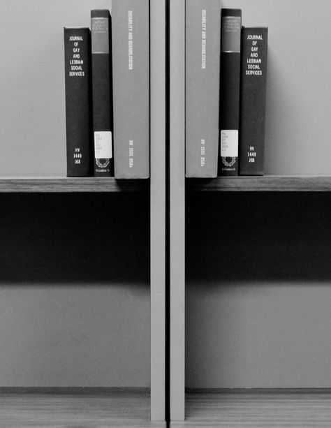 This photo show balance everything is symetrical. Balance Symetrical Photography, Balance And Symmetry, Symetrical Objects, Alignment Photography, Symmetrical Balance Photography, Principles Of Design Balance Examples, Symmetry Photography Ideas, Balancing Elements Photography, Balance Photography Ideas