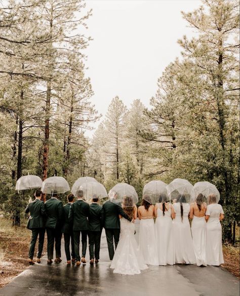 Raining Wedding Ceremony, Rainy Wedding Inspiration, Rain Wedding Day Photos, Outdoor Wedding Ceremony Rain, Clear Umbrellas For Wedding, Wedding Pictures With Umbrellas, Wedding Photo Rainy Day, Clear Umbrella Wedding Pictures, Wedding In The Rain Photo Ideas