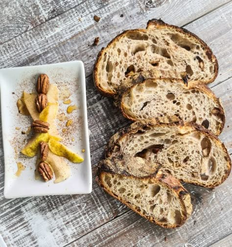 Herbst Symphonie Autumn Sourdough Bread, Pear Sourdough Recipes, Sourdough Pear Recipes, Pear Sourdough, Sourdough Flavors, Flavor Combos, Savoury Biscuits, Roasted Pecans, Pecan Nuts