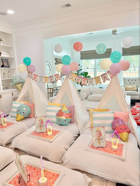 Slumber Party Decorations, Sleepover Room, Sleepover Tents, Birthday Sleepover Ideas, Slumber Party Birthday, Girls Slumber Party, Kids Sleepover, Pijama Party, Glamping Party