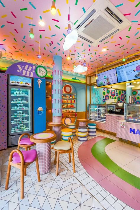 Kaffe Station, Natural Ice Cream, Ice Cream Parlour, Ice Cream Business, Bakery Design Interior, Doughnut Shop, Bakery Decor, Bakery Design, Deco Originale