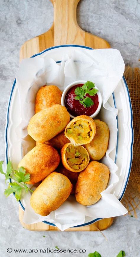 Indian Bread potato rolls, a crispy and crunchy snack that's perfect to satiate those small, mid-afternoon hunger pangs.. Oh ! and these are a healthier version since they are air-fried. Bread rolls are a much loved Indian snack. Spiced potato mixture is stuffed in a moist bread slice, given an oblong shape and deep fried. Ahh ... delicious indeed! We all know anything DEEP FRIED is not very healthy ! Nonetheless, these make for a lovely snack to go along with your cuppa, or if you are fe... Potato Rolls Recipe, Potato Rolls, Stuffed Bread, Bread Rolls Recipe, Hot Bread, Guilt Free Snacks, Potato Roll, Indian Recipe, Indian Bread