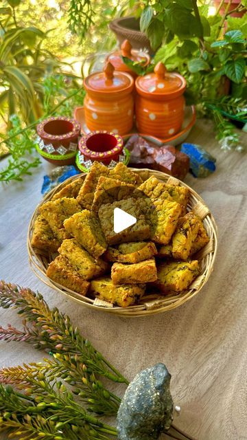 Kothimbir Vadi Recipe, Kothimbir Vadi, Green Chilli, Frying Oil, Cooking Videos, Traditional Food, Cilantro, Ingredients Recipes, Food Videos