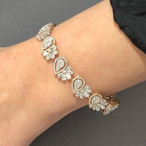 Diamond Bracelet Design, Diamond Jewelry Designs, Sterling Bracelets, Bracelets Gold Diamond, Diamond Bangle, Gold Jewelry Fashion, Ankle Bracelets, Silver Diamonds, Modern Jewelry