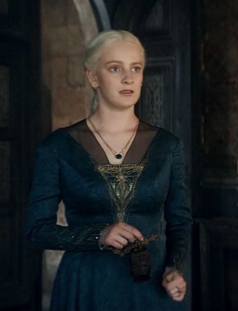 episode 3 Heleana Targaryen Dresses, Helaena Targaryen Dress, Helaena Targaryen Season 2, Targaryen Beauty, Sultan King, Lyanna Mormont, House Sigil, Helaena Targaryen, The Winds Of Winter