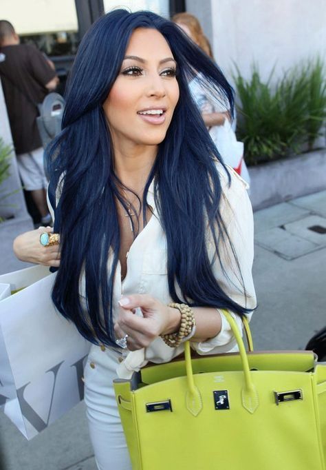 Defffffffinitely considering blue black hair...maybe ill start off a little less IN YOUR FACE though... Kim Kardashian Hair, Estilo Kardashian, Kardashian Hair, Blue Black Hair, Heart Place, Kim Kardashian Style, Kardashian Style, Hair Envy, Khloe Kardashian