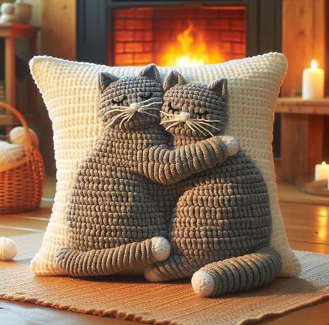 Gift Ideas Crochet, Cat Pillow Pattern, Crochet Cushion Covers, Crochet Pillow Patterns Free, Crochet Cushion Pattern, Patchwork Quilting Designs, Cushion Cover Pattern, Crochet Cushion, Crochet Cushion Cover