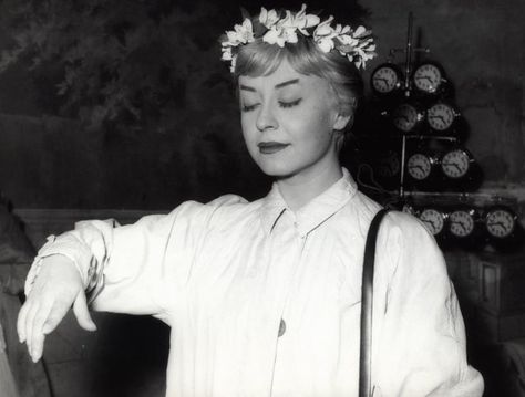 Still of Giulietta Masina in Las noches de Cabiria (1957) Nights Of Cabiria, Fellini Films, Anna Magnani, Federico Fellini, Where Is My Mind, Great Films, Moving Pictures, Vintage Film, Popular Movies