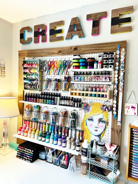 The Ultimate Crafty Pegboard - The Scrappy Wife Art Studio Pegboard, Peg Board Art, Craft Space Organization, Art Center Ideas, Pegboard Craft Room, Home Art Studios, Dream Art Room, Rangement Art, Studio At Home