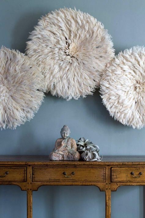 Beautiful fluffy home decor elements. #circle #fur #fun Ju Ju Hat, Above Sofa Wall Decor, Wall Space Decor, Hat Wall Decor, Juju Hats, St Frank, Interesting Decor, Sofa Wall Decor, Vignette Styling