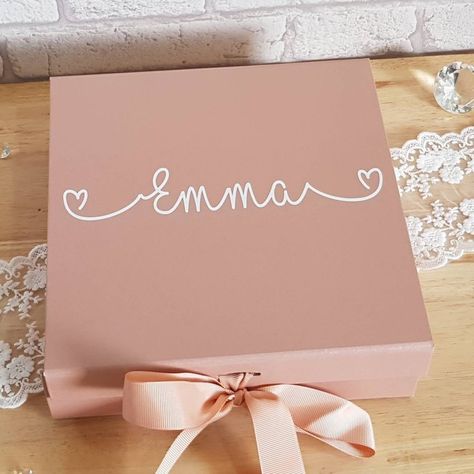 Rose Gold Pictures, Personalised Gift Box, Box Bridesmaid, Rose Gold Gifts, Bridesmaid Ideas, Gold Gift Boxes, Box Roses, Bridesmaid Gift Boxes, Baby Gift Box