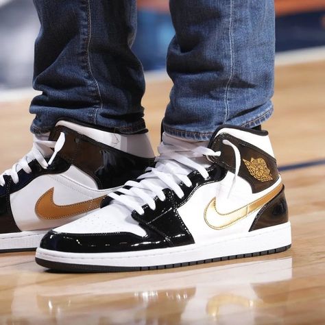 Original Air Jordan 1 Mid "Patent Black Gold" For and Men's Unisex Trend Retro Mid-Top Retro Classic Basketball Shoes https://halalzen.com/products/original-air-jordan-1-mid-patent-black-gold-for-and-mens-unisex-trend-retro-mid-top-retro-classic-basketball-shoes Halalzen #Hot Gold And White Outfit, Gold Outfits, Jordan 1 Mid Black, Air Jordan 1 Mid Black, Original Air Jordans, Branding Elements, Air Jordan 1s, Outfit Combos, Gold Outfit