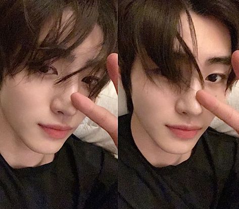 #sunghoon #enhypen #kpop Sunghoon Selfie, Park Sung Hoon, Bed Selfie, Kiss Face, Sunghoon Enhypen, Park Sunghoon, Life Is Hard, Sung Hoon, Pure Beauty