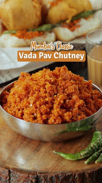 Vada Pav Chutney Recipe, Vada Pav Recipe, Snacks Sandwiches, Kashmiri Chilli, Pav Recipe, Mumbai Street, Garlic Chutney, Mumbai Street Food, Side Dishes For Chicken