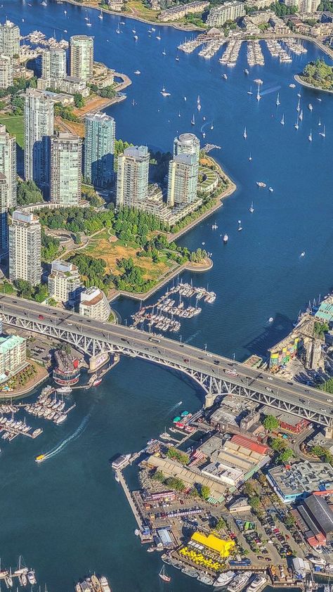 Yaletown and seawall by Traffic Trish Jewison Cities Skylines Campus Layout, Cities Skylines Inspiration, Waterfront Architecture, City Skylines Game, Streetscape Design, Zoo Architecture, City Grid, Cities Skylines, Urban Design Plan