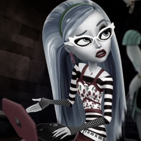 #ghouliayelps #ghoulia #monsterhigh #lqicons #icons #aesthetic Monster High Pfp Ghoulia, Ghoulia Pfp, Ghoulia Icon, Ghoulia Yelps Icon, Grunge Pfps, Ghoulia Monster High, High Pfp, Monster High Ghoulia, Ghoulia Yelps