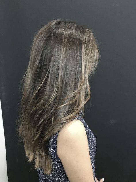 Asian Hair Color Straight, Best Highlights For Asian Hair, Asian Caramel Highlights, Hair Color Ideas For Brunettes Asian, Asian Caramel Balayage, Caramel Brown Hair Asian, Highlights Brown Hair Aesthetic, Brown With Highlights Caramel, Caramel Balayage Asian Hair