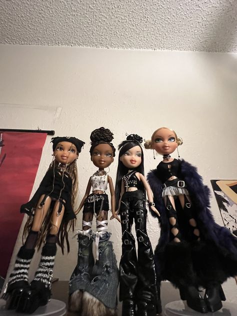 Bratz Dolls Aesthetic Winter, Bratz Fur Outfit, Bratz Doll Fashion Aesthetic, Gothic Bratz Aesthetic, Goth Bratz Doll, Cute Rave Outfits, Lunch Dresses, Bratz Doll Outfits, Bratz Girls