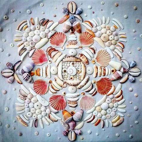 Shell Mandala Shell Furniture, Shells Art, Shell Display, Shell Ideas, Art Coquillage, Shell Craft, Sailors Valentine, Seashell Ornaments, Shell Decorations