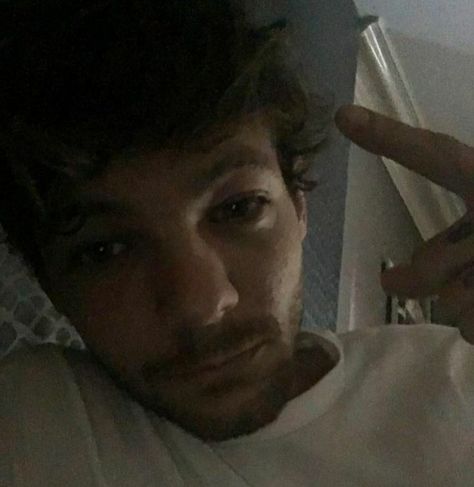 soff on Twitter: "louis tomlinson y sus etapas en instagram; a thread… " Larry Stylinson, Louis Tomlinson, Selfies, The Story, Books Wattpad, Wattpad, Books, Instagram