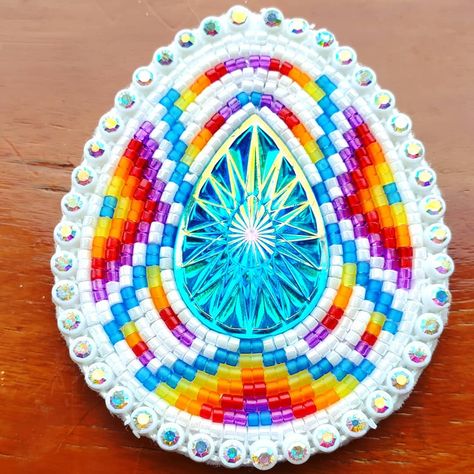 Beaded Popsocket, Native American Beadwork Earrings, Beautiful Beaded Earring, Seed Bead Jewelry Patterns, Native Beading Patterns, Beadwork Earrings, Beadwork Designs, Beaded Hat, Beaded Earrings Diy